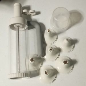 Pampered Chef Easy Accent Decorator